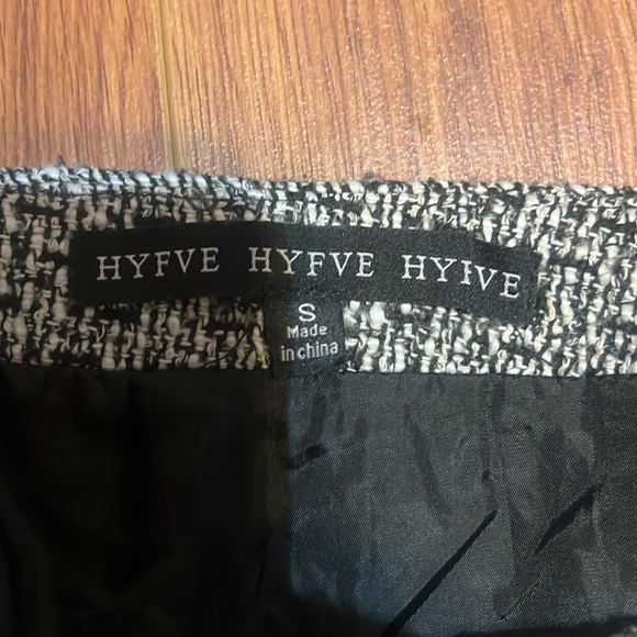 Textured weave mini skirt juniors small hyfve brand - Picture 5 of 5